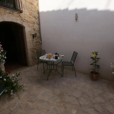 Old Olive Mill - Bed & Breakfast