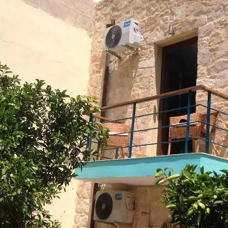 Old Olive Mill - Couette-café Maroulás